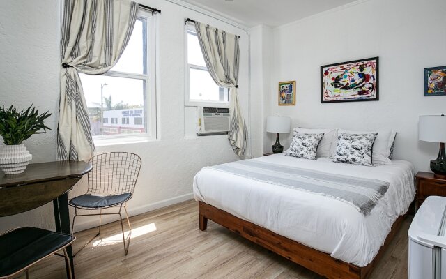 Beautiful Studio Near Hollywood! Sleeps 2!