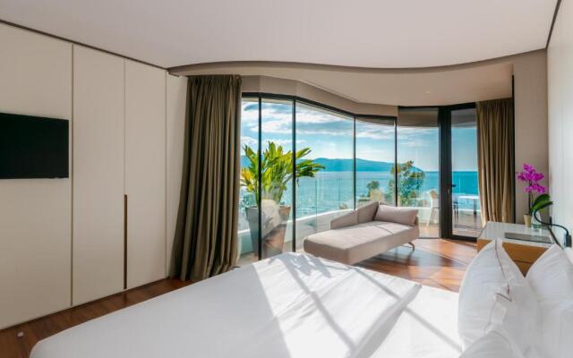 Yacht Hotel