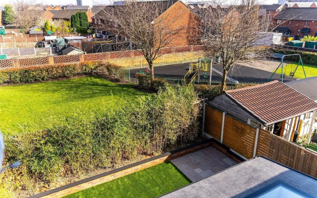 Luxury 8 Bed Home Manchester