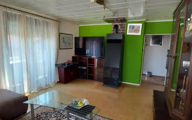 Quiet apartment close to town