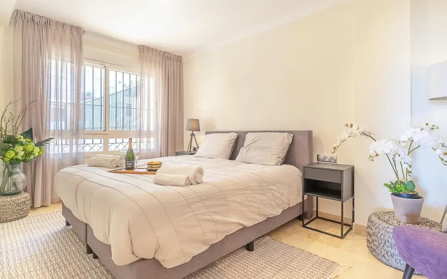 Apt Mairena Forest sea View & Pool