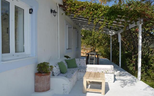 Villa Elea,suberb seaview,nearby beach and town.