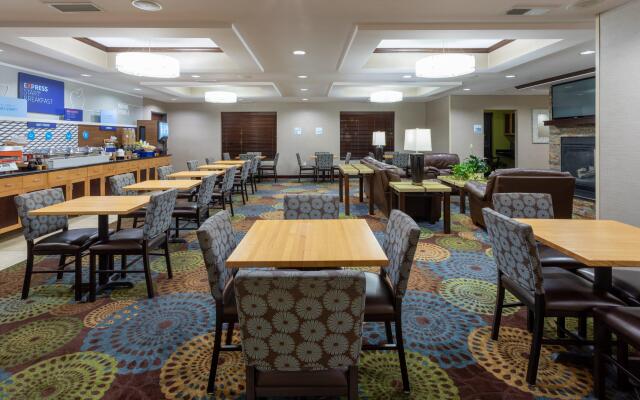 Holiday Inn Express & Suites Rochester – Mayo Clinic Area, an IHG Hotel