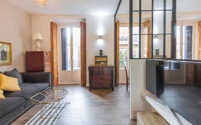 Bright & Compact One Bed Apartment in Malasaña