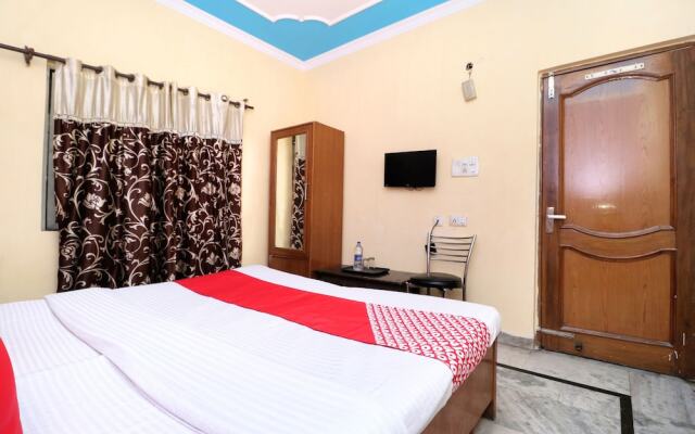 OYO 28168 Hotel Regal 2