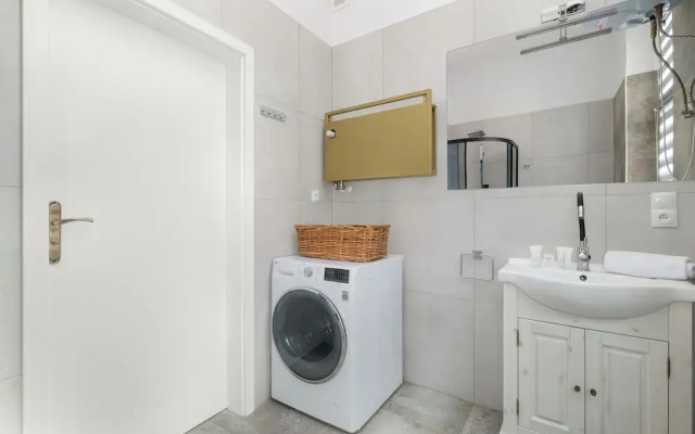 Yellow Apartment in Bytom by Renters