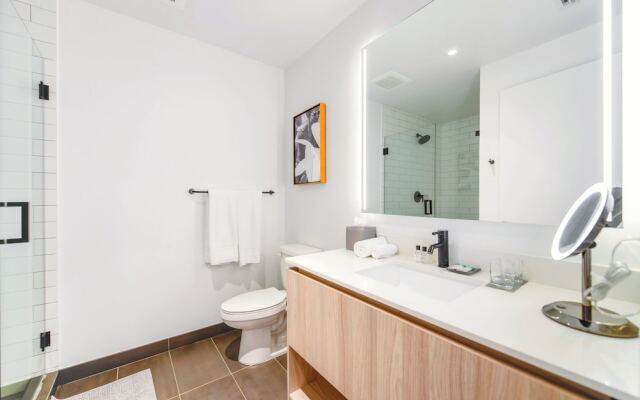 Apartment Offering Direct Bay Views