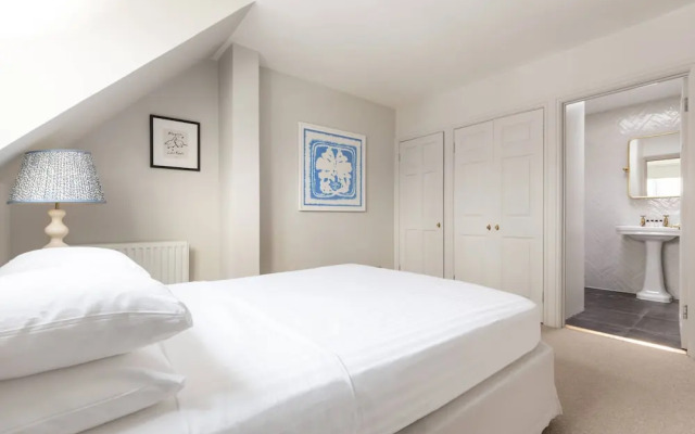 Princes Gate Mews III by Onefinestay
