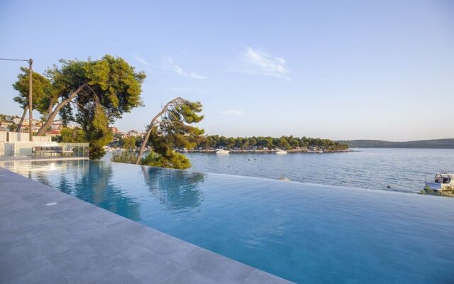 Livingstone Beach House