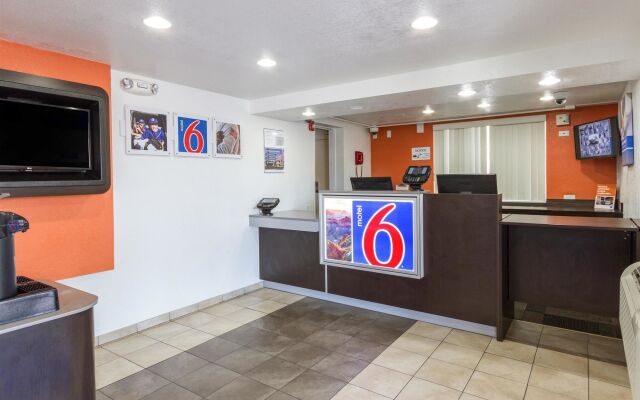 Motel 6 Tempe, AZ – Phoenix Airport – Priest Dr