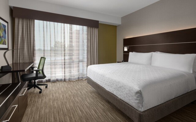 Holiday Inn Express & Suites Woodside LaGuardia Airport