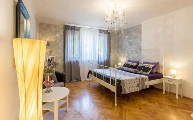 Artistic chill art apartment 2+2.Centar of Split.