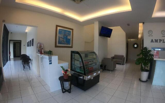 Ample Hotel