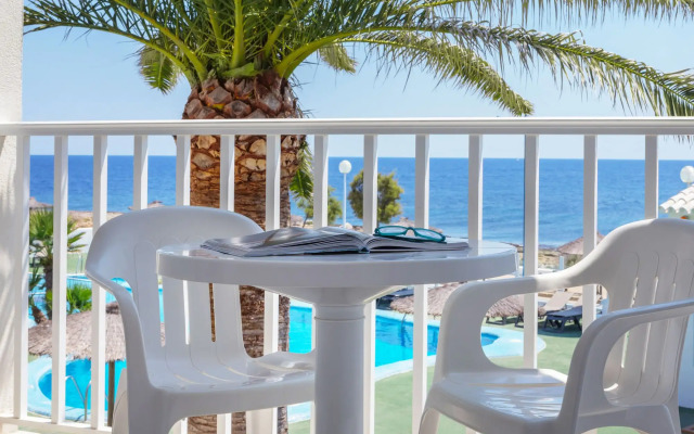 AluaSun Far Menorca Hotel