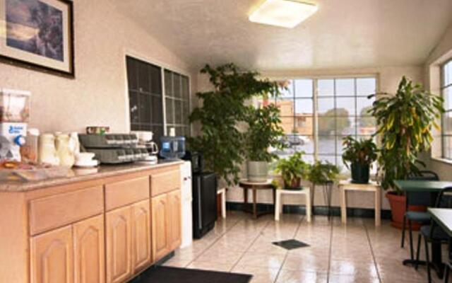 Studio 6 Suites Madera, California - Yosemite