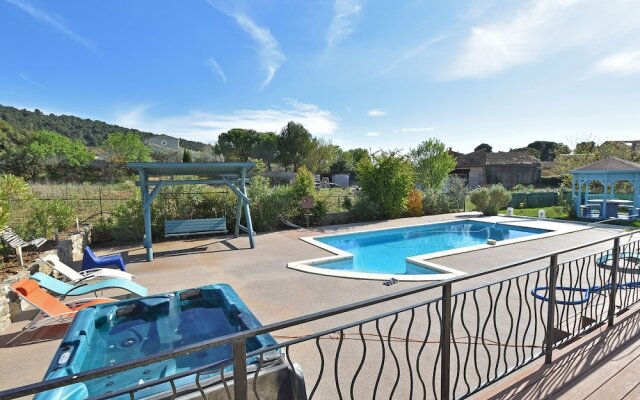 Beautiful Villa With Private Swimming Pool in Beaufort