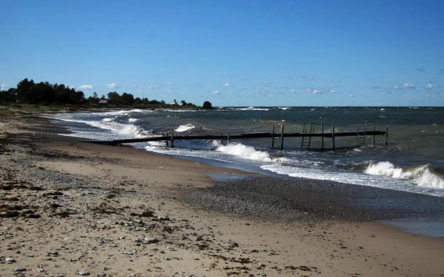 Stuga med havsutsikt och 50m till strand