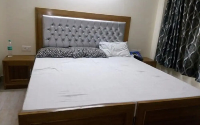 Hotel Kalra Regency