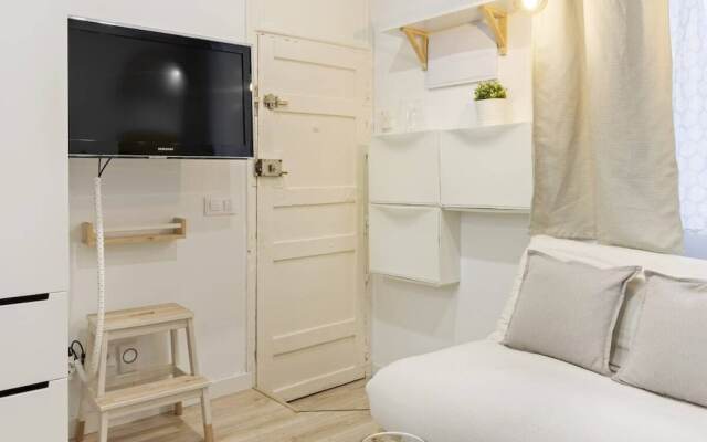 Space-saving Designer Apartment With One Bedroom in Chamberí, Madrid