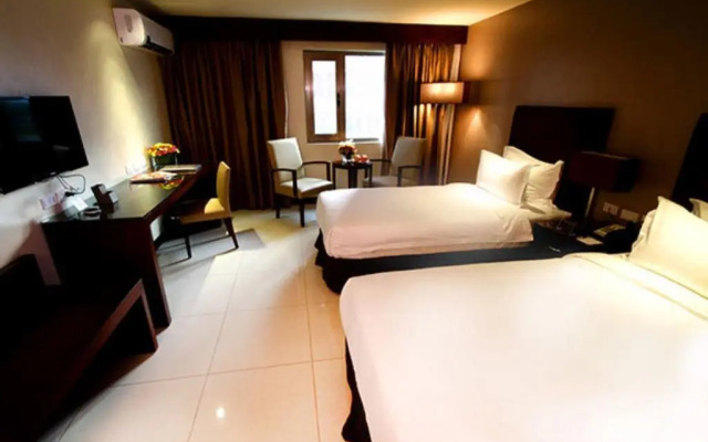 Mandarin Plaza Hotel
