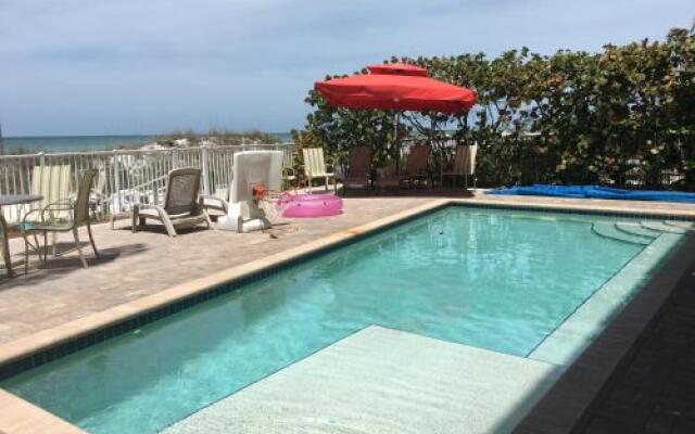 Joyce's Beachfront Suite 3