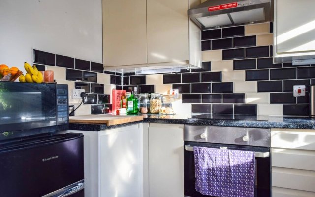 Hip 2 Bedroom Flat Near Peckham High Street