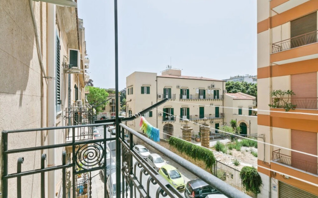 Castello Della Zisa Modern Apartment With Balcony - Adults Only