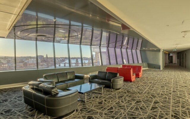 Circle on Cavill Luxury 2-Bedroom Ocean Views