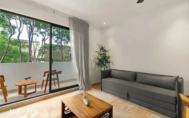 1 Br LX Amenities Prime Location