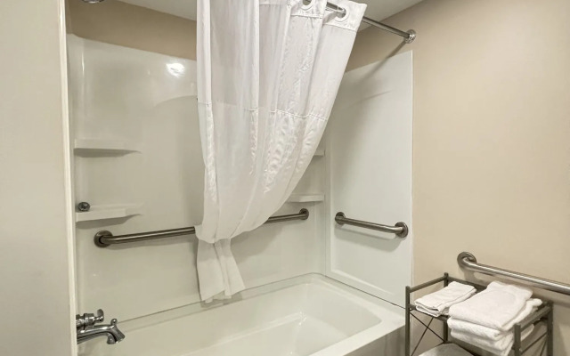 Baymont by Wyndham Lake Park Valdosta I-75