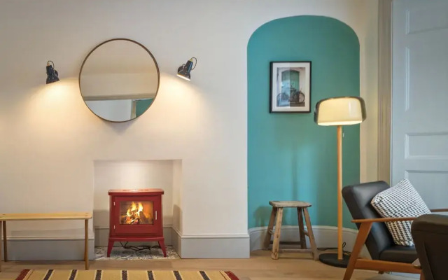 Windermere House - Sea Views Close to Harbour