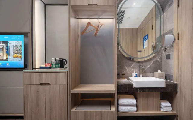Naive S Hotel