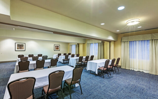 Holiday Inn Express & Suites Eagle Pass by IHG