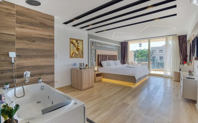 Diamond pyramids hotel
