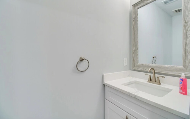 Dumfries Vacation Rental ~ 32 Mi to Washington DC!