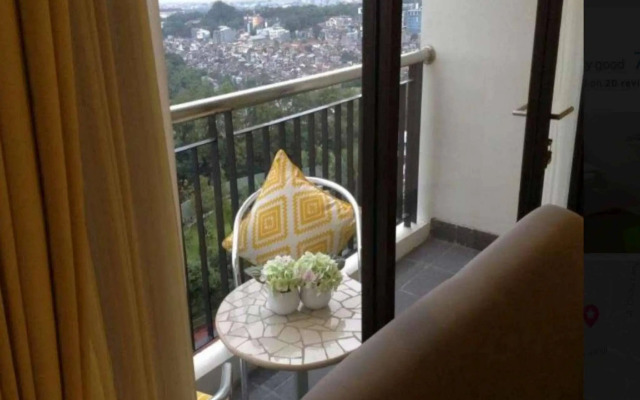 Beverly Dago Apartment
