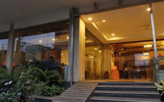 OYO Premium Old Station Road Bhubaneswar 4