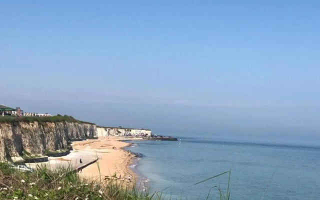 Popular - Modern Walpole Bay Apartment