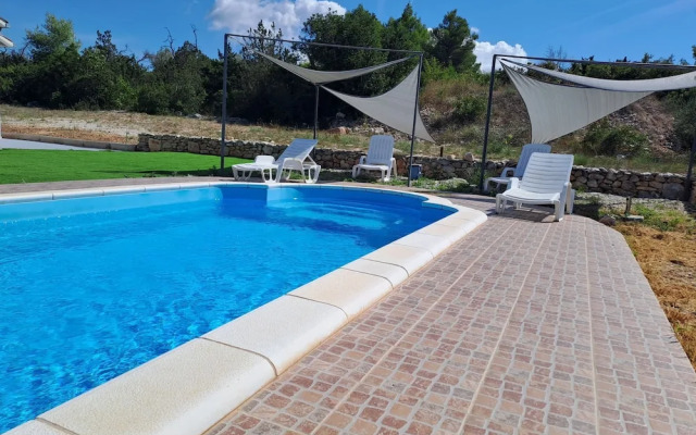 Nane Garden House With Heated Pool