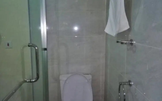 Olive or Twist Lounge