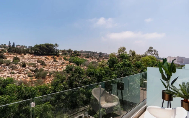 Rio Gardens - Generous Studio w Shared Pool