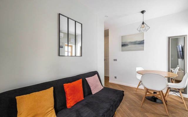 Magnificent Renovated 2 Bedroom Apartment, Terrace