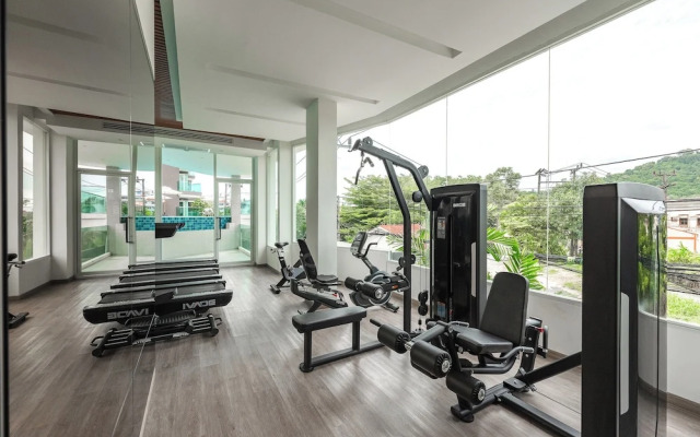 1BR Pool Gym Game Room C220