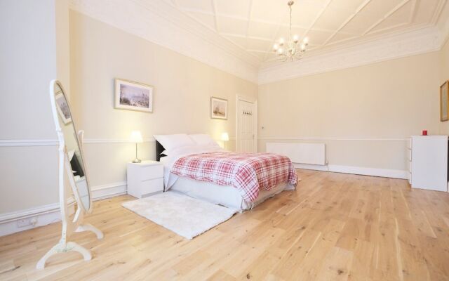 Amazing 3-bedroom Garden Flat for 6 in Ealing