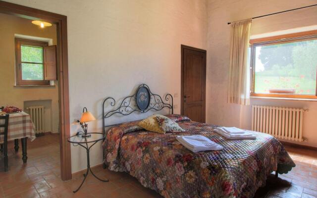 Farmhouse in Proceno With Pool and Hill Views