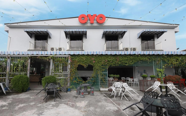 OYO 778 BMW 2 Hotel