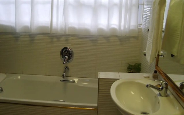 Emerald Guest House Springs