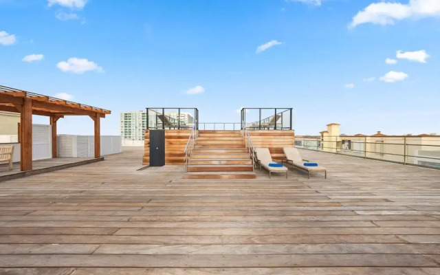 Lux Palm Beach Escape Pool Gym Prime Location