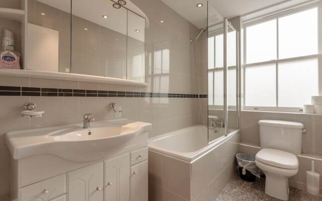 Spacious 3 Bedroom Flat In Covent Garden