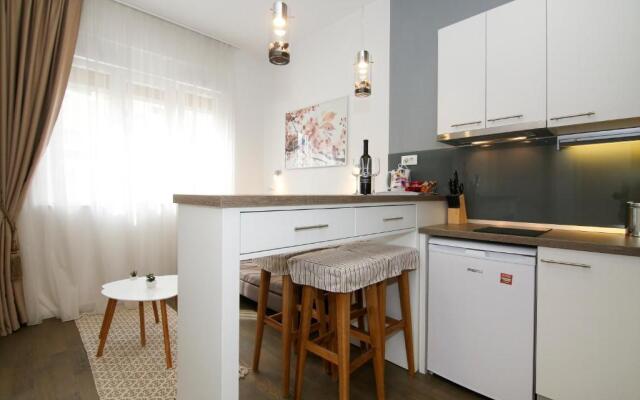 Anna Apartments